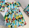 2024 Vêtements Western Style Fruit Print Girl Robe printemps Été Nouveaux enfants