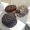 Berets Fashion Осень Зимняя Женщина Сексуальная Берет Винтажная леопардовая шляпа Шляпа Beanie Cap Ladies Girls Casual Hats