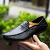 Zapatos casuales de la moda de verano Hombres mocasines italianos Mocasines de cuero genuino Luz transpirable en bote