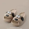 Hausschuhe 2024 Cartoon süßer Hund im Freien Haus Männer Dicke Soled Non Slip Slides Badezimmer Indoor Sommer Comfy Schuhe Design vielseitig