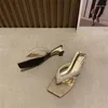 Slippers glitterglaasjes Casual vrouwelijke schoenen dunne hakken rubber slippers lage jelly luxe 2024 zomer Hawaiian Rome Crystal Fash