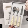 Geschirr Sets leichter luxuriöser Edelstahl Steak Essschildmesser und Gabel Set Tischgeschirr Käseform Griff 3pcs Besteck Geschenkbox