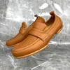Swobodne buty brązowe miękkie skórę dla mężczyzn ręcznie robione wiosenne mokasyny na łódź męskie mieszkania Mocasins