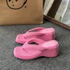 Slippers Plateforme Femmes Fashion Ladies Chaussures Sandales roses 2024 Toe à orteils cardes d'été causaux Les toboggans flipples