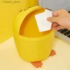 Avfallsbackar Creative Desktop Fliping Type Trash Can With Lock Kawaii Söt Duck Office Paper Basket Mini Trash Bin Storage Bucket Organizer L46