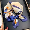 Koreansk version av Instagram -stil mångsidig dekorativ halsduk, Summer Thin Playing Card Printed Mulberry Silk Scarf For Women