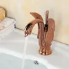 Rubinetti del lavandino del bagno di lusso in oro rosa in oro rosa in ottone animale cigno a tappeto bacino mixer tip a colpi montata montata a un foro mgf050