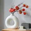 Vasen nordische Keramik Vase kreisförmige Hollow Big Donuts Blumentopf Haus Wohnzimmer Dekoration Zubehör Innenbüro Desktop Dekor