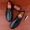 أحذية غير رسمية من الجلد الأصلي رجالًا ينزلقون على محاكاة رسمية moccasins الإيطالية الذكور الأسود الدافع