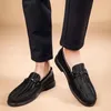 Scarpe casual uomini abiti da sera con la moda classici in pelle di alta qualità comode mocassini business in stile britannico