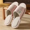 Slippers 2024 Summer Linen Wholesale Men's Home Indoor Homany não deslize o algodão de quatro estações e mudas femininas