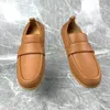 Swobodne buty brązowe miękkie skórę dla mężczyzn ręcznie robione wiosenne mokasyny na łódź męskie mieszkania Mocasins