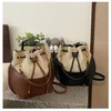 Sacs de créateurs Pu Handheld Backet Sac pour femmes New Fashion and Casual Bag Sac coréen Edition Simple Canvas Handbag High Sense Handbags Sac à main