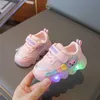 HBP icke-varumärke upplyst 2024 Spring Spädbarn och småbarn Walking Shoes For Boys Cartoon Mesh Light Shoes For Girls Soft Sole Walking Shoes