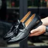 Casual Shoes 2024 Spring Tassel Men's Large Size Korean version av Breattable Loafers Foreign Trade Leather Men D2367