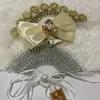 التماثيل الزخرفية المخصصة اللون الزفاف ريشة اليد مروحة يدويًا بالعروس التي عقدت PO Props Party Favors Abanicos de Mano