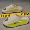 شحن مجاني Slippers Sandals الرجال والنساء في الداخل والشرائح البريدية في الهواء الطلق شرائح الساخنة بيع الأحذية الكلاسيكية غير الرسمية 36-48