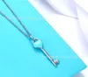 Marque de créateurs Tiffayss même émail en forme de coeur Collier clés féminins léger vent bleu coeur rose amour clavicule clé pendentif avec logo