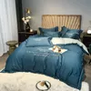 Set di biancheria da letto EST 60 Colore a strisce da ricamo in velluto lungo abbinata a quattro pezzi Set di lusso di cotone puro può essere personalizzato blu scuro