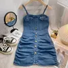 Abiti casual abito in denim femminile 2024 Summer in stile coreano Temperamento spaghetti cinghia elegante singolo petto piegato corto