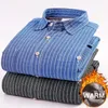 Camicie casual maschile 2024 uomini camicia invernale in denim a maniche lunghe cotone a pedaggio in cotone con fondo caldo a strisce calde