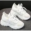 Fitnessschuhe Frauen Mode -Sneaker für weiße Plattform Chunky Casual Woman Schnüre Designer Mesh atmungsaktiven Tennisinnen weibliche Trainer