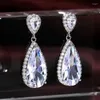 Boucles d'oreilles en peluche magnifique Big Drop Big en forme de poire en forme de zircone Graceful de mariage Bridal Engagement d'oreille Boucle de mode Bijoux