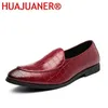 Chaussures décontractées Fashion Men Oxford Men's Patent Leather Party Club Mands Man Formel Oxfords Male Slip on Vootwear Plus Taille 38-47