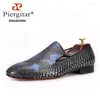 Zapatos casuales Llegada a mano hombres hechos a mano cuero genuino con diseños de impresión serpentina fiesta y mocasines de boda