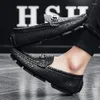Zapatos casuales 2024 tendencia de cuero exclusivo resbate en mocasines formales hombres mocasins pisos conduciendo retro para el hombre