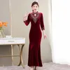 Vestidos casuais 2024 Autumn/Winter Dold Gold Velvet com espessamento Melhorar a textura Cheongsam Mother Skirt Banquet Host