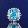 Cluster Anneaux Zoca Luxury Sea Blue Blue Sapphire Gemone pour femmes 925 Sterling Silver Cushion CZ Elegant Wedding Bridal Finge Ring