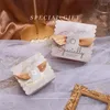 Geschenkverpackung 50pcs Hochzeit Süßigkeiten Verpackungskästen rotes Papier Quadratband Dessert Schokoladenstaierbox Party Wickeln Karton