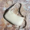 Väska kvinnors mode franska stil underarmsäckar enkel fritid klaffhandväskor axel kvinnlig vintage baguette crossbody