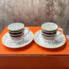 Filiżanki spodki ceramiczne herbatę i scenografię scenografię Porcelan China China Kawa