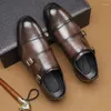 Casual Shoes 2024 Män tjock Soled Brogue British Business Oxford Gentleman Leather Loafers Youth Trend Double Buckle Social