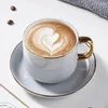 Becher Europäische kleine Luxus -Kaffeetasse und Untertassen -Set Nordic Style Haushalt Nachmittagstee Blumenkeramikbecher
