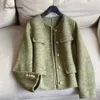 Womens Wool blandar Sandro Rivers Kort handgjorda dubbelsidiga päls Luxe Roundneck Jacket för Fallwinter 231114