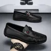 Casual skor mode läder män glider på formella loafers bekväma mockasiner italiensk mjuk manlig körning