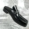 Повседневная обувь роскошная черная патентная кожаная половина для мужчин металлические пуговицы квадратные квадратные носки летние тапочки мулы