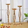 Ljushållare metallblommor Vase Holder Gold Plated Twisted Iron Candlestick Wedding Candelabra Home Decoration Decorations