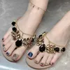 Terlik 2024 Yaz Leopar Rhinestone Gem Flip Flips Zincirlerle Kadınlar Düz Plaj Sandalet ve Takılar Kızlar