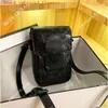 어깨 가방 새로운 패션 남성과 여성 유럽 미국 트렌드 가방 싱글 어깨 크로스 바디 미니 작은 배낭 휴대폰 남자 12cm*6cm*19cm bag