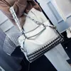 Schoudertassen lychee patroon pu handbag dames2024Autumn en wintermode wilde grote capaciteit klinknagel dames enkele messenger tas