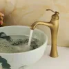 Rubinetti del lavandino del bagno di alta qualità toccando senza intoppi il rubinetto del bacino di vanità controprote