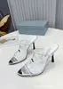Neue Stildesignerinnen Frauen Sandalen Dreieck gedruckt Plexiglas Heels Luxus Milano Slides Chunky High 7,5 cm Silber Metallic Leder Innensohle 35-42