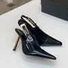 Teli dorati di nuovo stile Gold Scarpe singoli vuoto Singolo in pelle Hardware Hardware Designer di scarpe da passerella eleganti e bellissimi