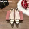 Designerschuhe Frauen Flats Ballett Flats Kätzchen Heels echte Leder-Kleiderschuhe flache Absatzschuhe Quadratschnalle Zeh Leichter Leder Low Heels Handschuh Schuhe 34-40