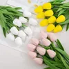 Dekorativa blommor 10 White Artificial Tulip Silk (cirka 33 cm) för julhelgens hemdekoration Center Wedding Bouquet