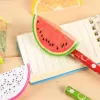 Slanners 10 PCS Cartoon briefpapier creatief potloodslijper fruitvorm kerstkantoor benodigdheden kawaii school accessoires handmatig gereedschap gereedschap